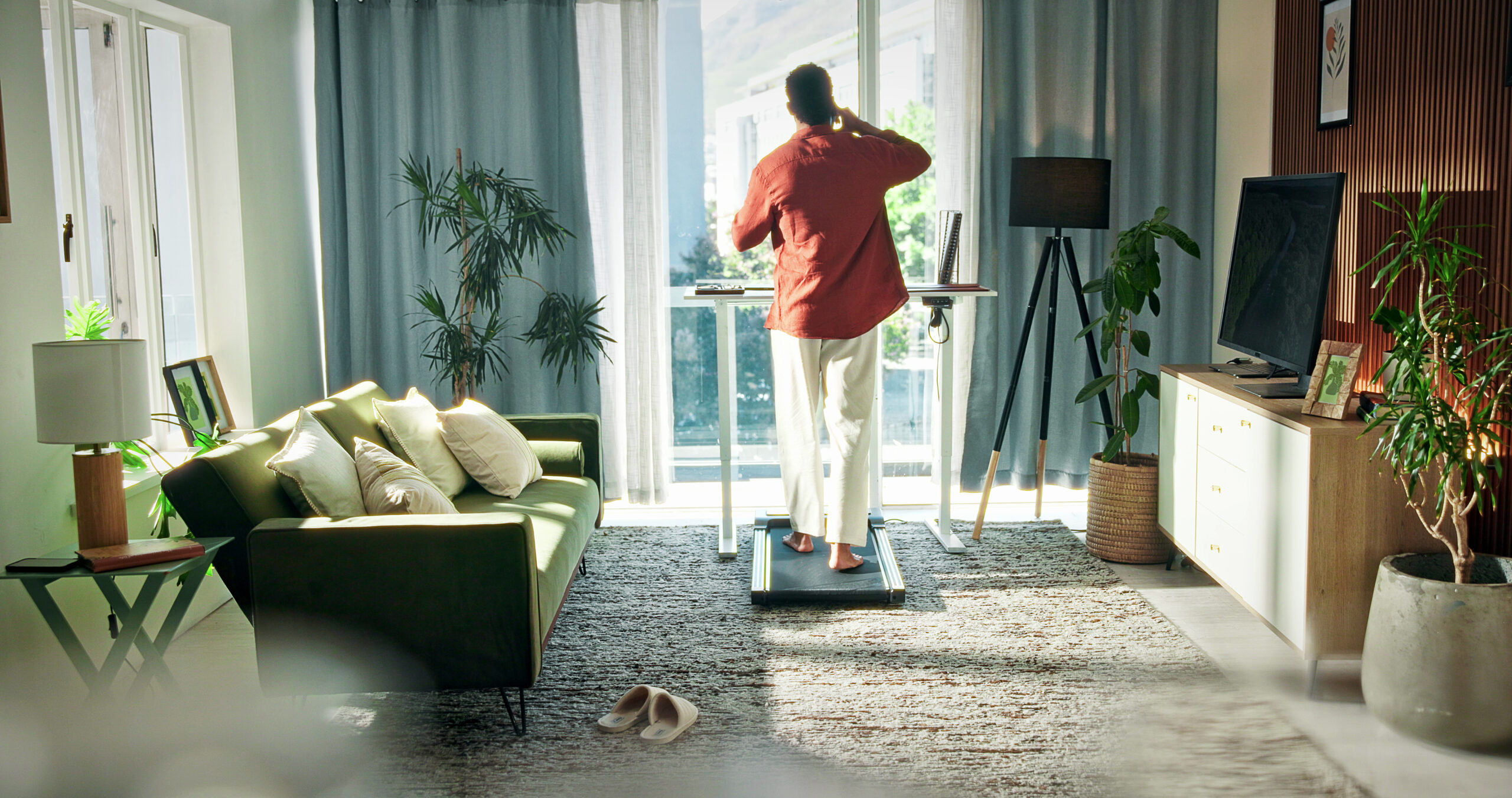 Verteiltes Team arbeitet digital im Homeoffice zusammen