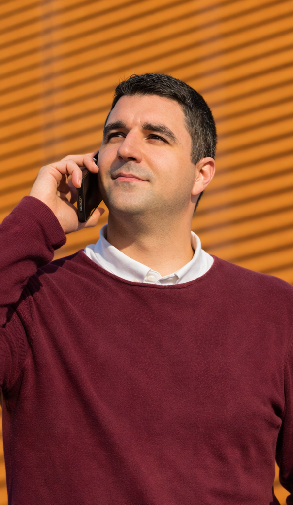 Business-Kommunikation mit moderner Telefonie, Headsets und digitalem Arbeitsplatz